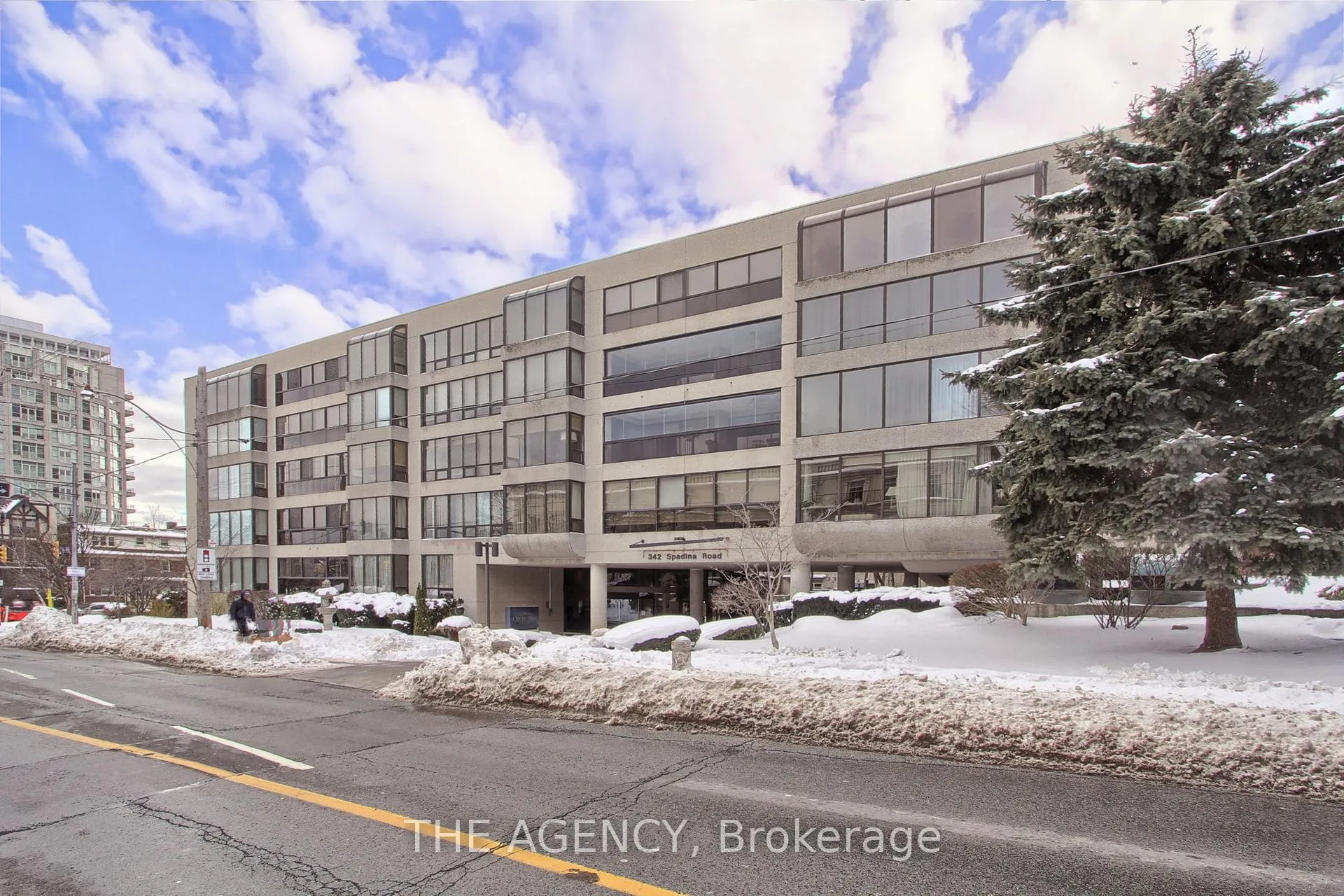Front of Unit 201, 342 Spadina Road W