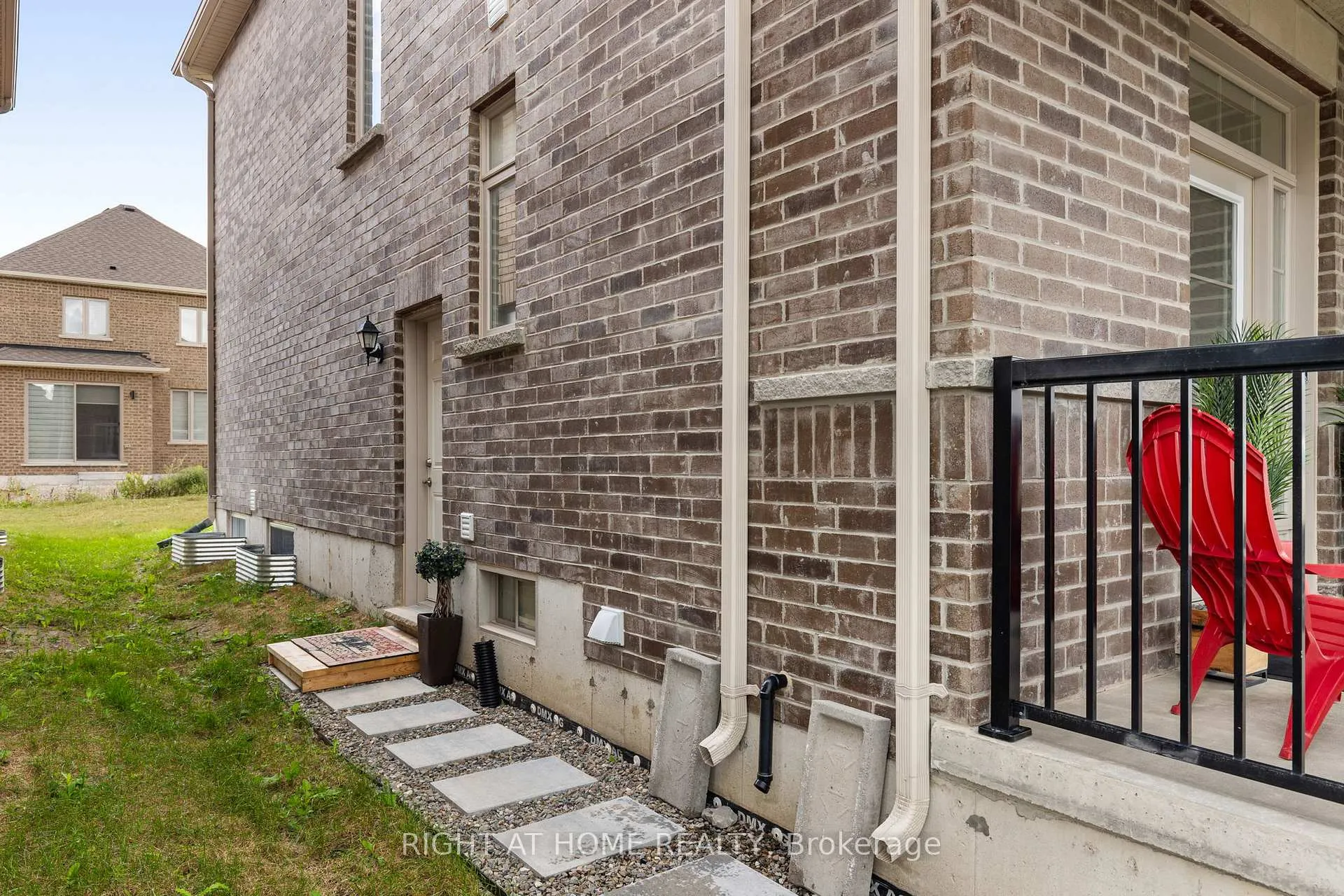 Photo 2 of Unit Lower, 37 CopperHill Heights, Barrie, Rural Barrie Southeast — HOMEH