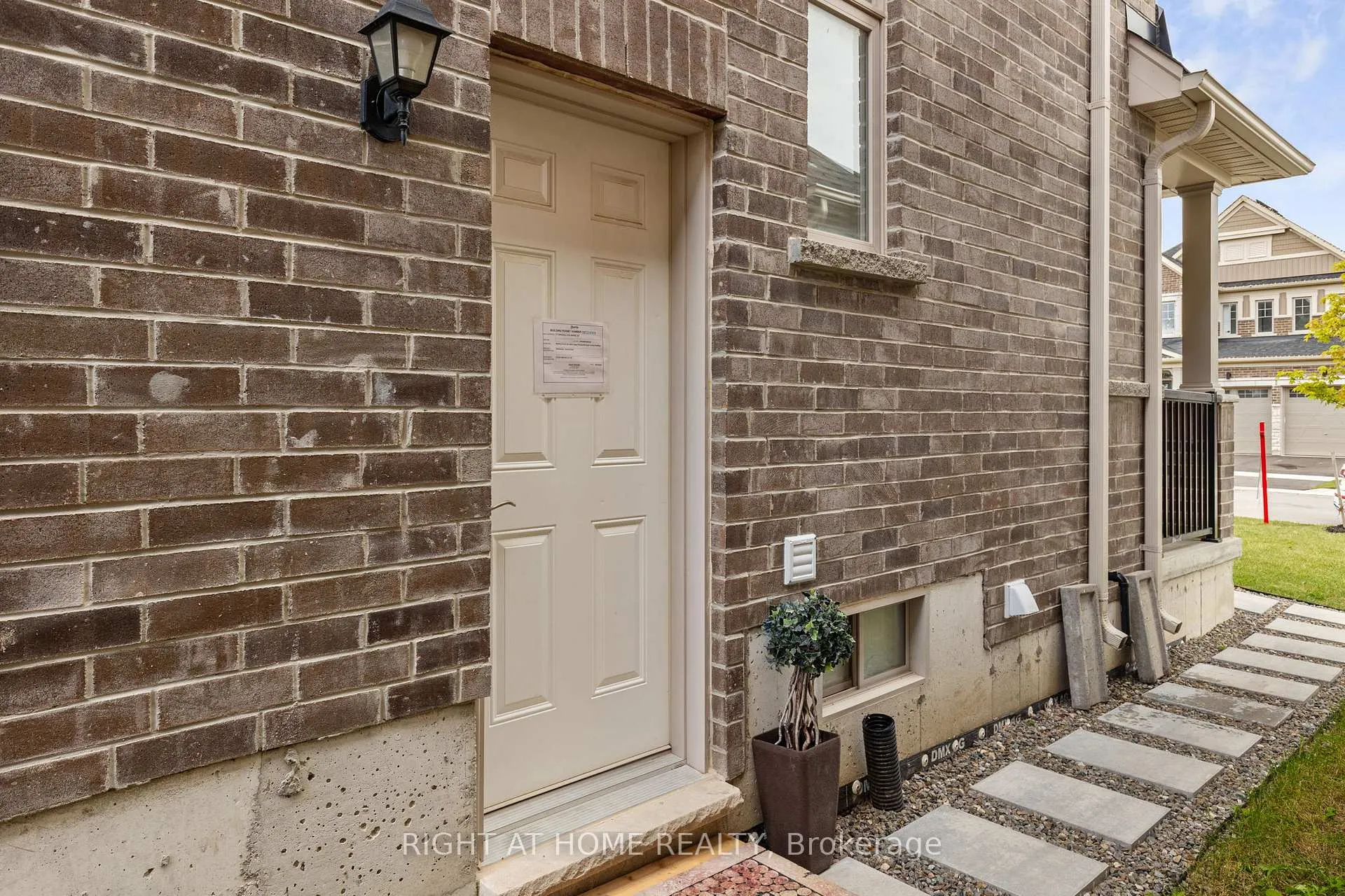 Photo 3 of Unit Lower, 37 CopperHill Heights, Barrie, Rural Barrie Southeast — HOMEH