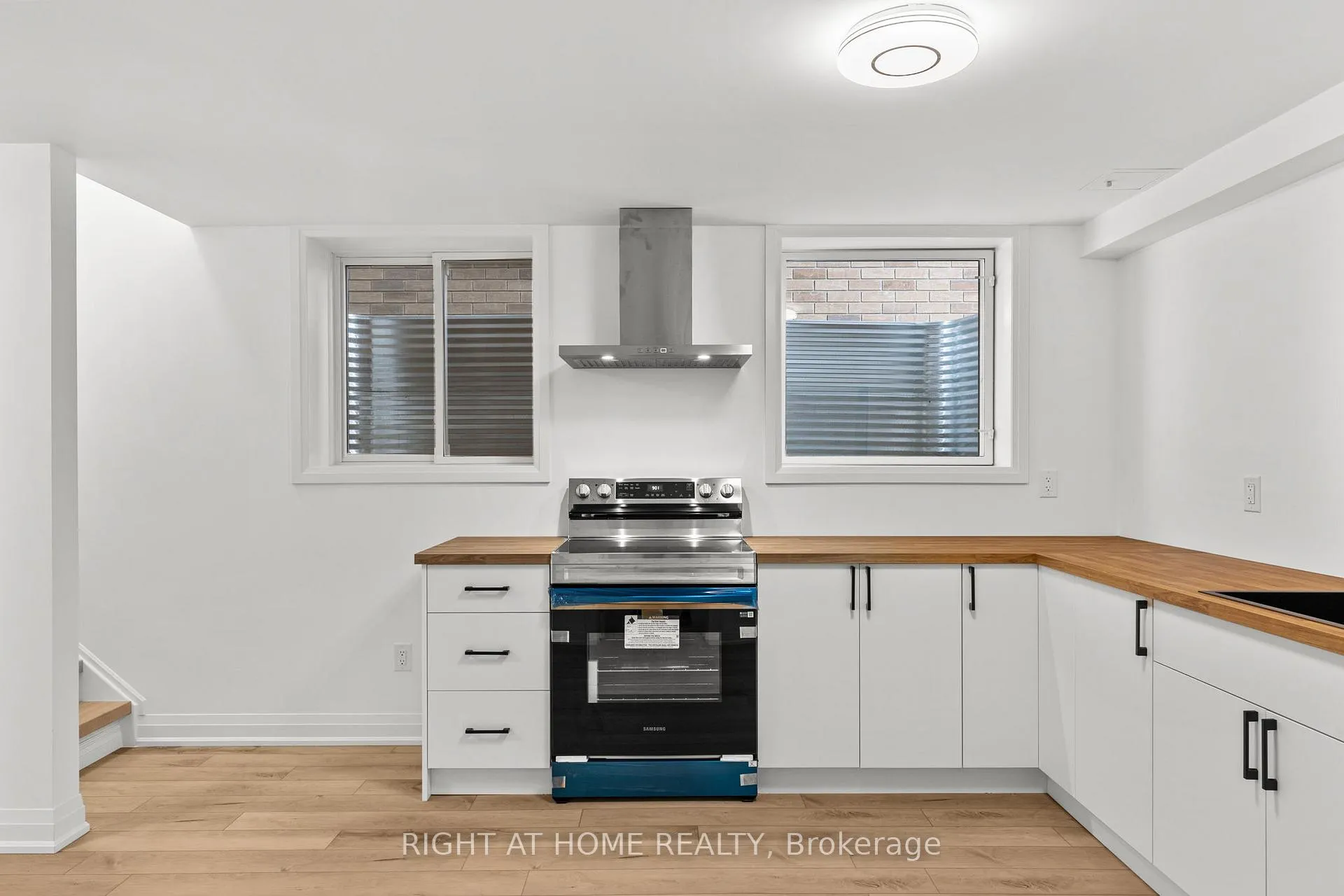 Photo 6 of Unit Lower, 37 CopperHill Heights, Barrie, Rural Barrie Southeast — HOMEH