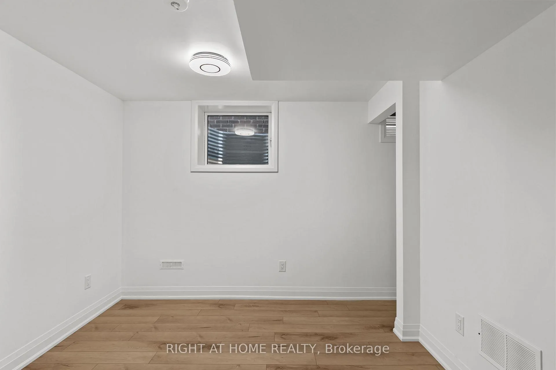 Photo 9 of Unit Lower, 37 CopperHill Heights, Barrie, Rural Barrie Southeast — HOMEH