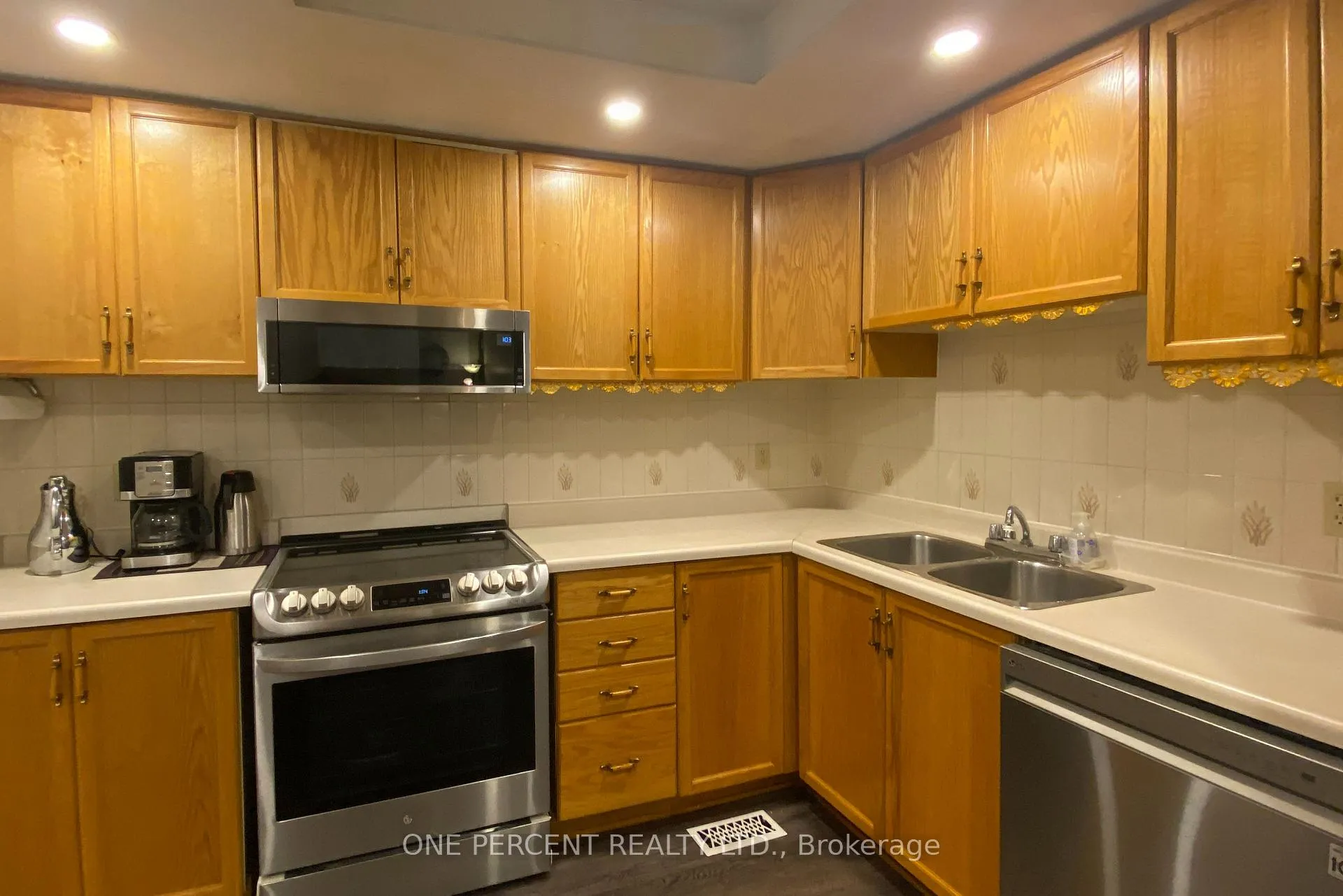 Photo 5 of 292 Temby Private, Ottawa, Hunt Club Park/Greenboro — HOMEH