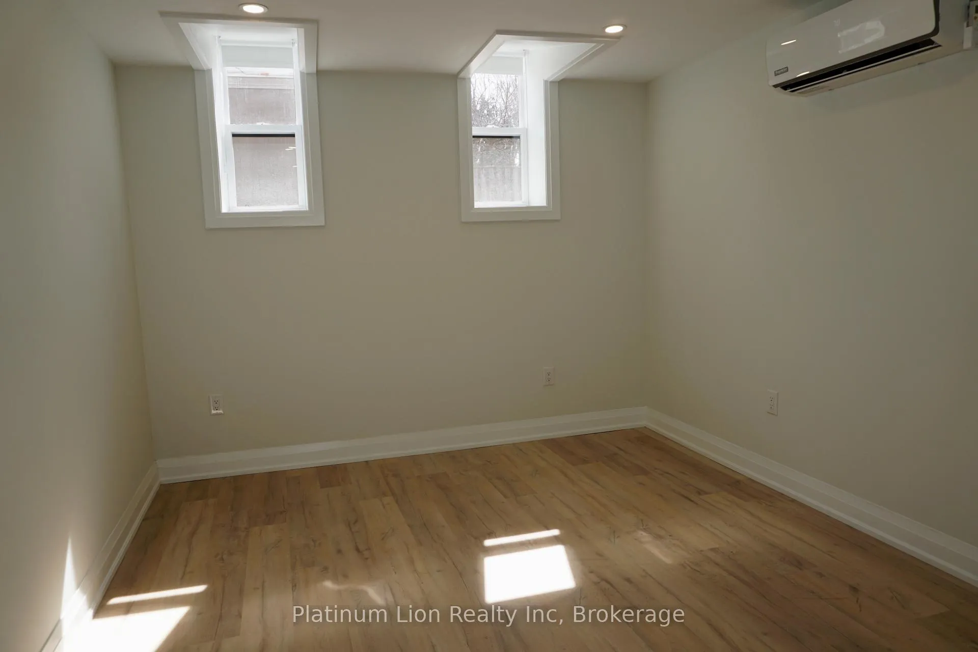 Photo 4 of Unit 1, 588 Barton Street E, Hamilton, Gibson — HOMEH
