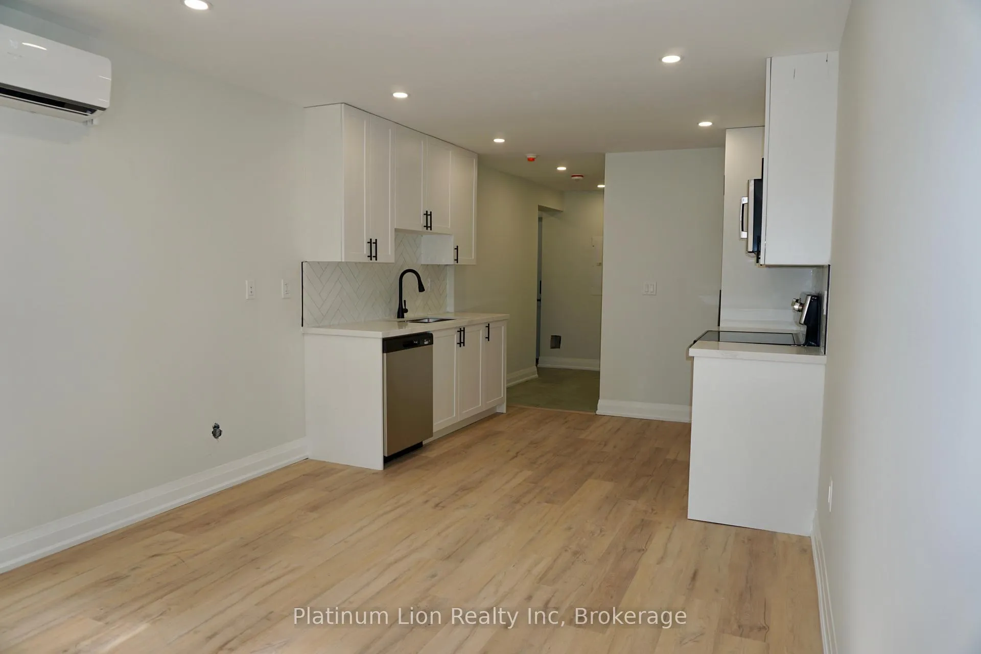 Photo 6 of Unit 1, 588 Barton Street E, Hamilton, Gibson — HOMEH