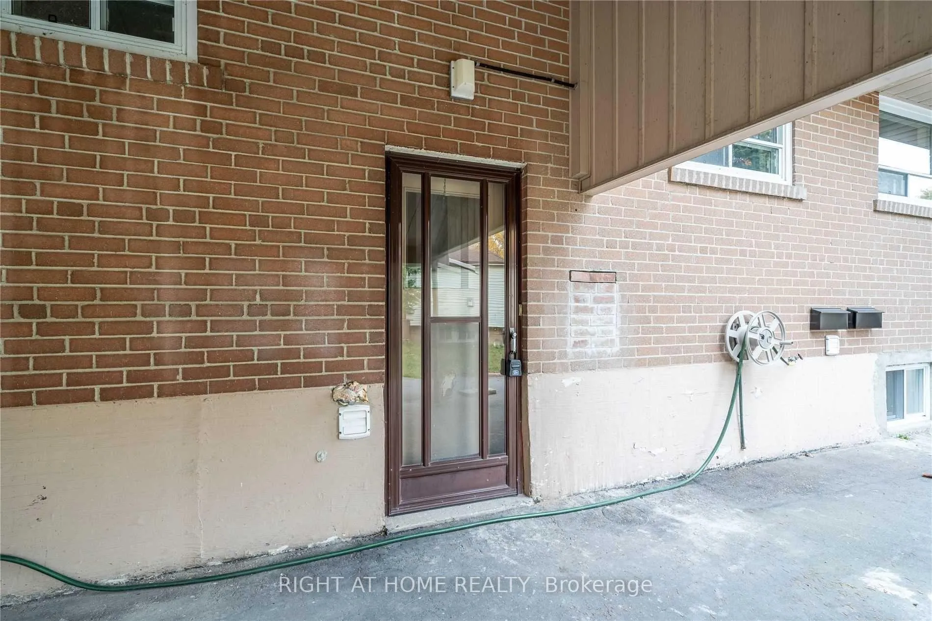 Photo 2 of Unit Apt B, 841 Reytan Boulevard, Pickering, Bay Ridges — HOMEH