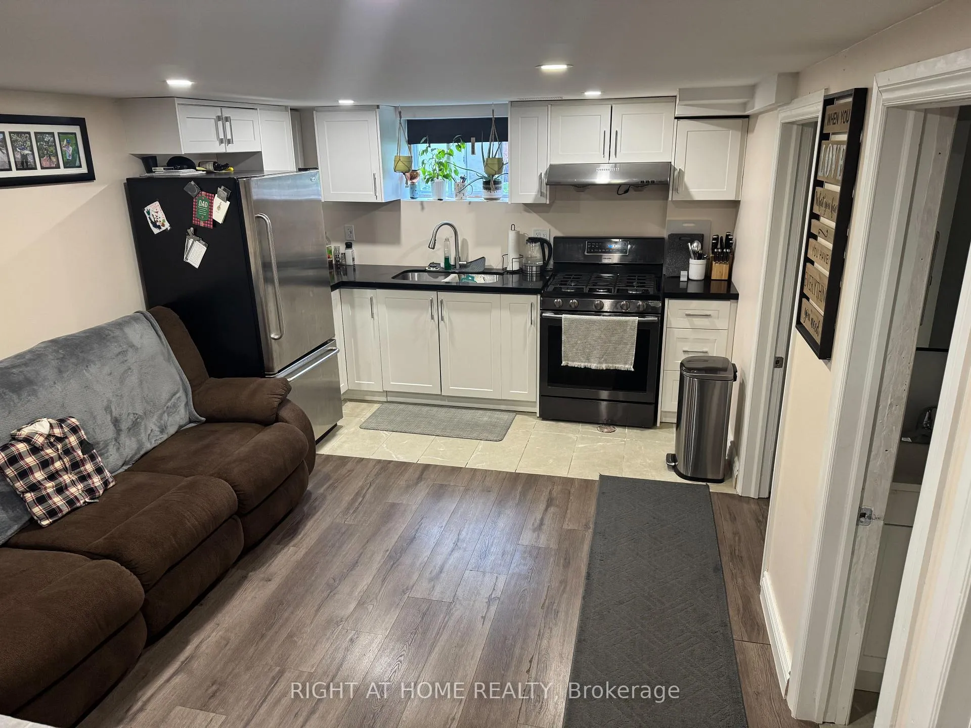 Photo 3 of Unit Apt B, 841 Reytan Boulevard, Pickering, Bay Ridges — HOMEH
