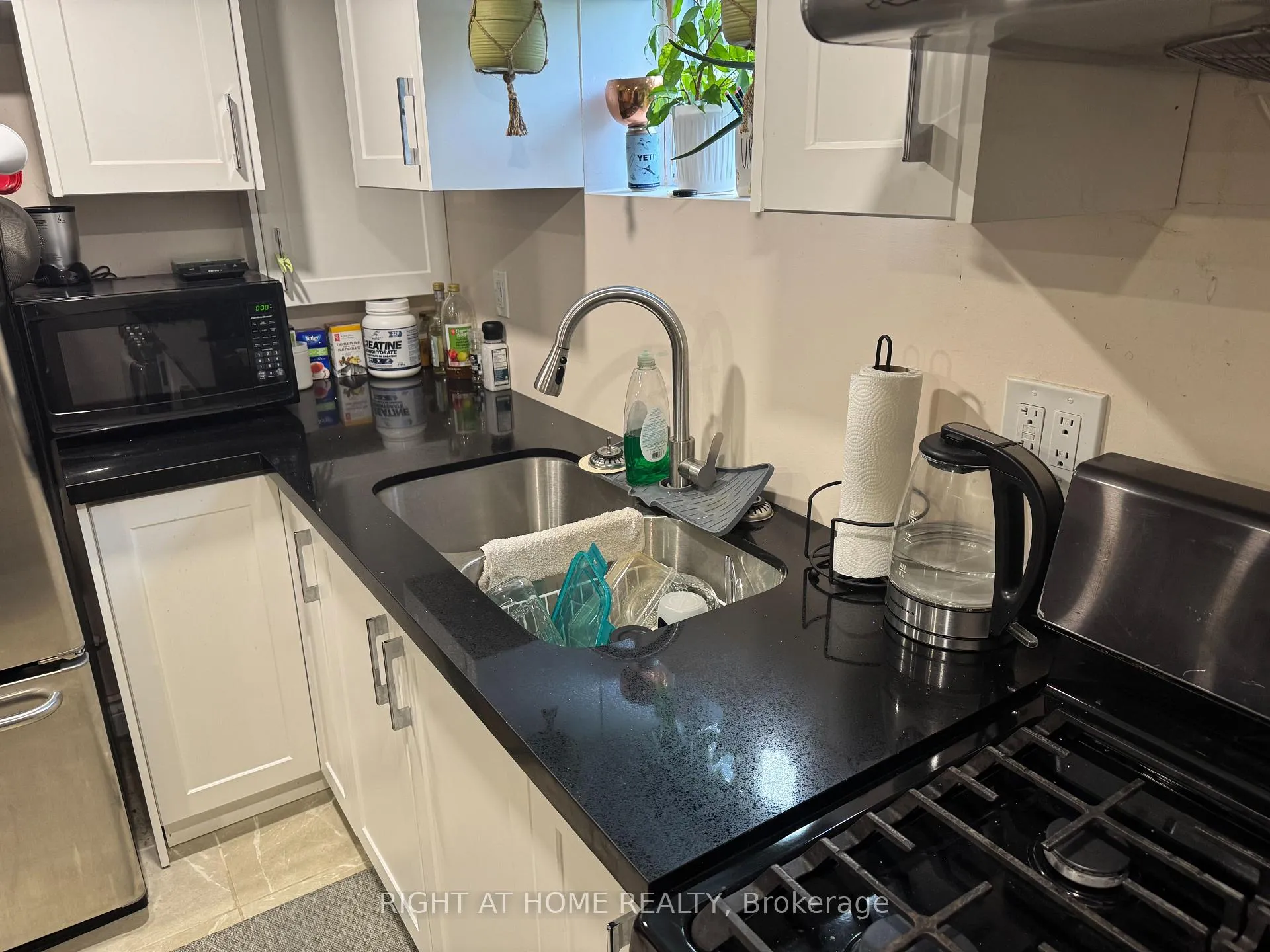 Photo 5 of Unit Apt B, 841 Reytan Boulevard, Pickering, Bay Ridges — HOMEH