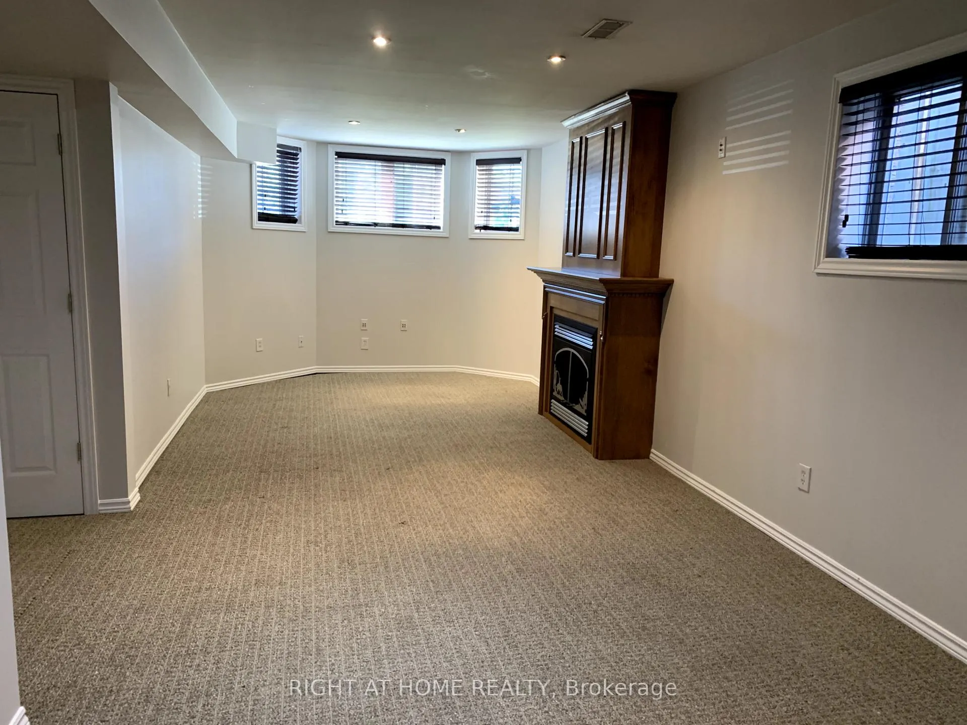 Photo 5 of 186 Pringle Drive, Barrie, Edgehill Drive — HOMEH