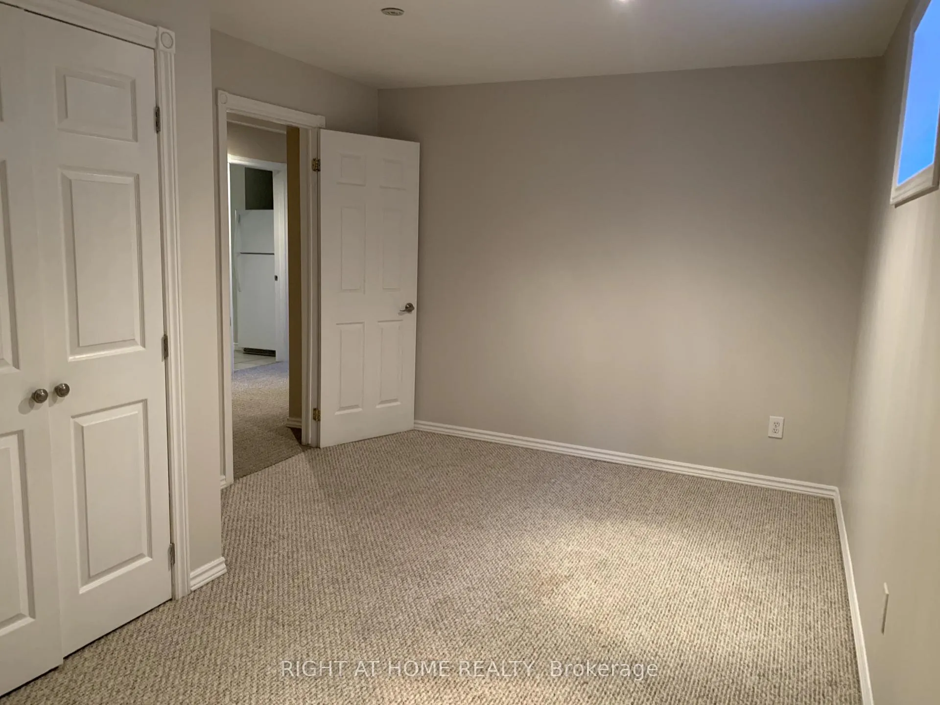 Photo 8 of 186 Pringle Drive, Barrie, Edgehill Drive — HOMEH