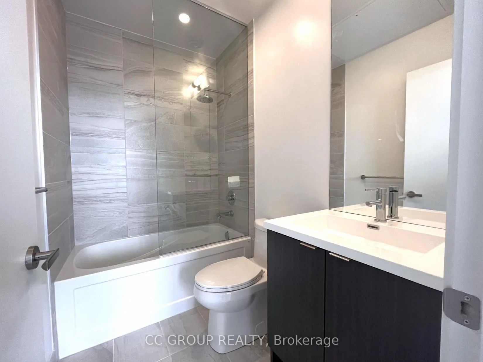 Photo 10 of Unit 7012, 55 Cooper Street, Toronto, Waterfront Communities — HOMEH