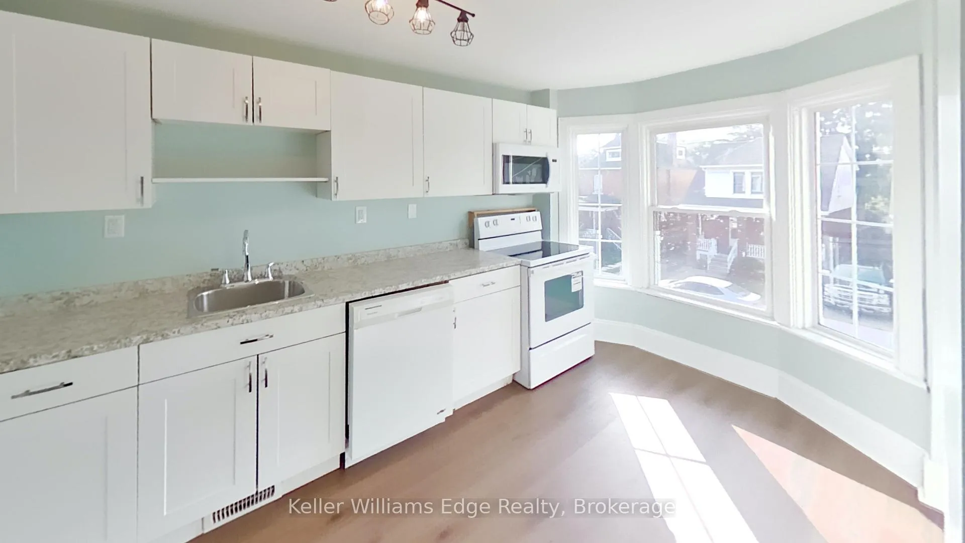 Photo 11 of Unit 2, 104 Rosslyn Avenue N, Hamilton, Crown Point — HOMEH