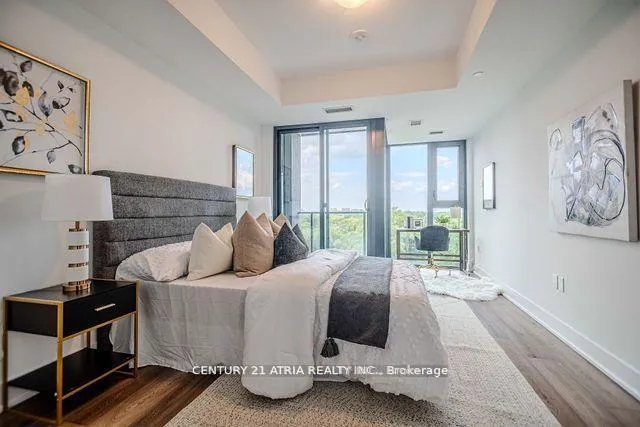 Front of Unit 803, 250 Lawrence Avenue W