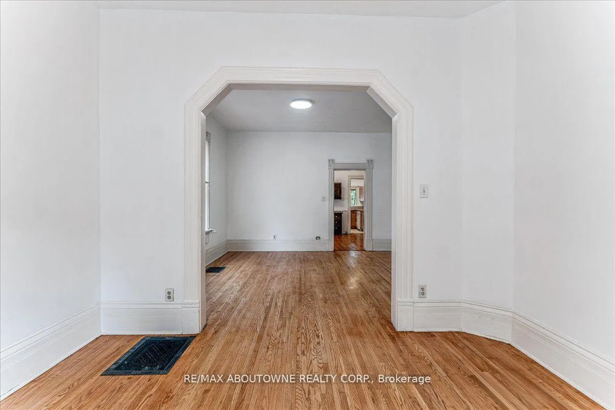 Photo 5 of 32 Arthur Street, Brant, Brantford Twp — HOMEH
