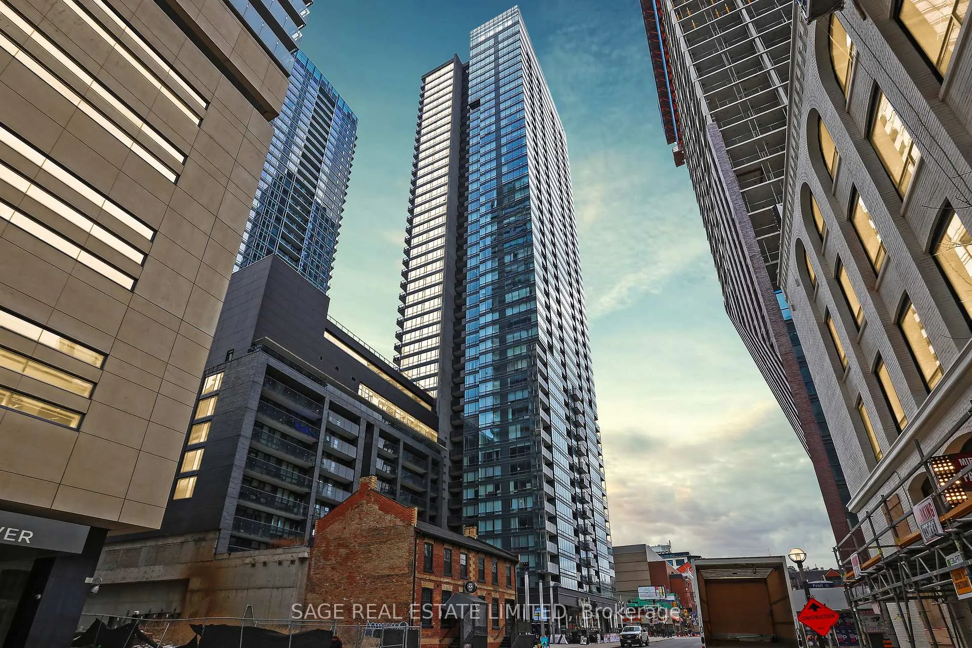 Front of Unit 3604, 295 Adelaide Street W