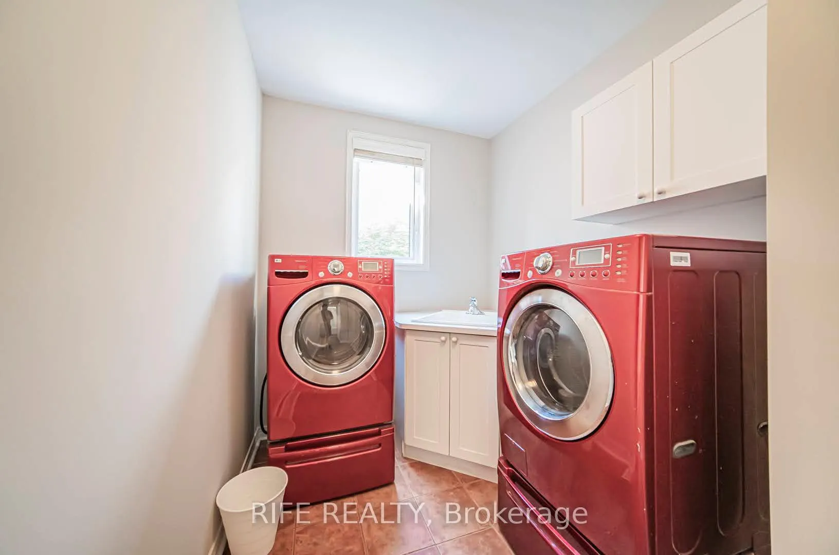 Photo 17 of 37 Burndenford Crescent, Markham, Markville — HOMEH