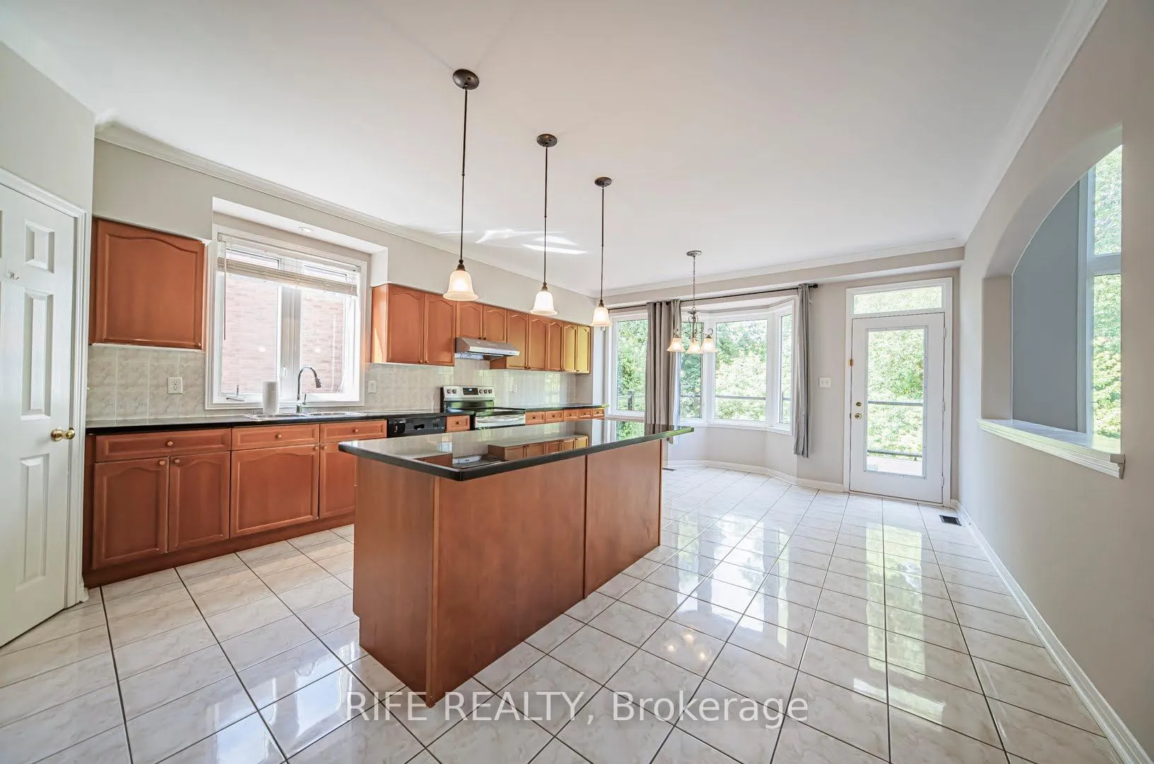 Photo 22 of 37 Burndenford Crescent, Markham, Markville — HOMEH