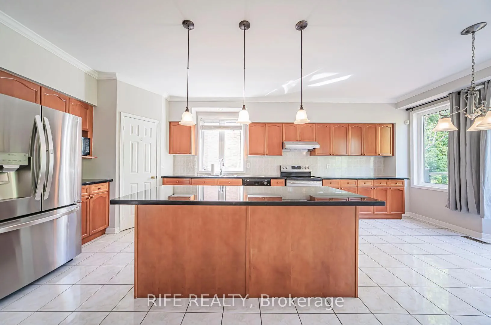 Photo 23 of 37 Burndenford Crescent, Markham, Markville — HOMEH