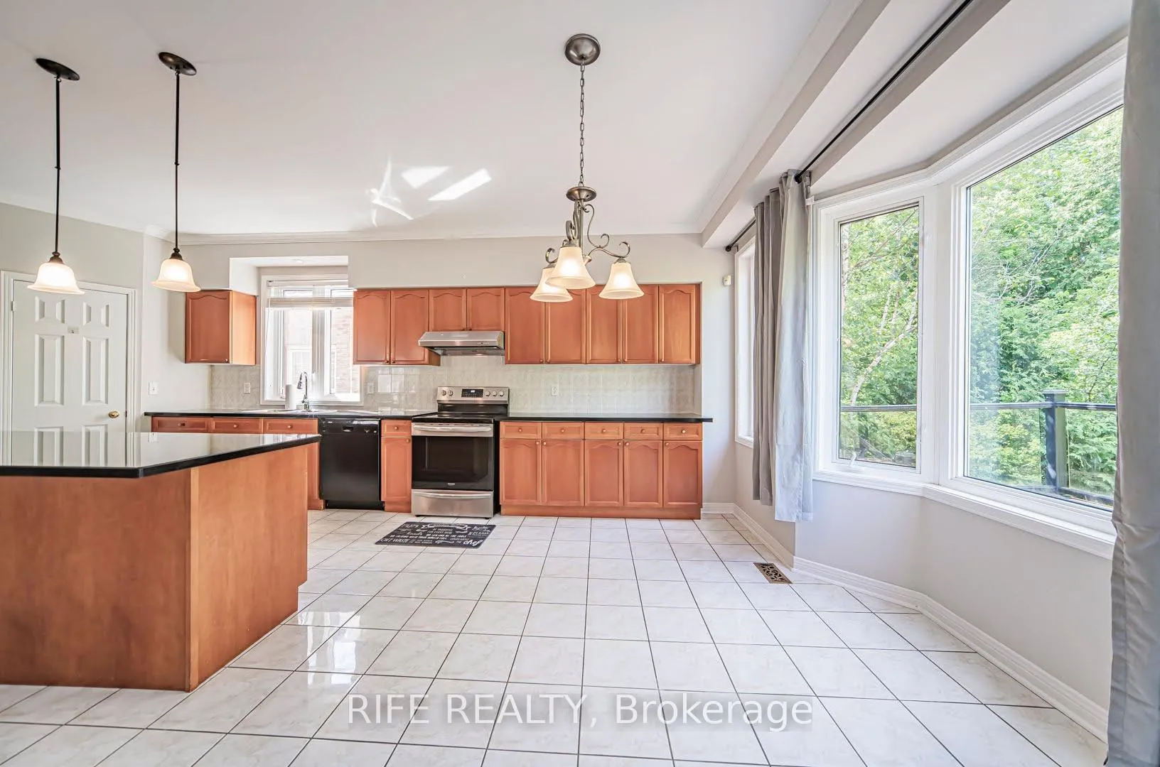 Photo 25 of 37 Burndenford Crescent, Markham, Markville — HOMEH
