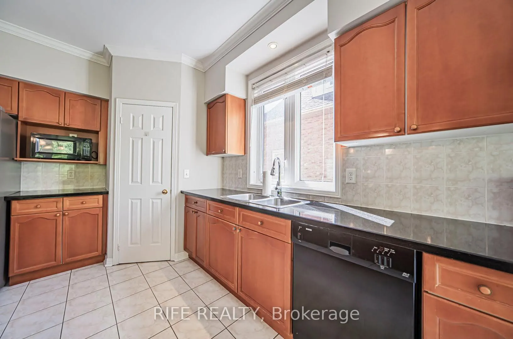 Photo 27 of 37 Burndenford Crescent, Markham, Markville — HOMEH