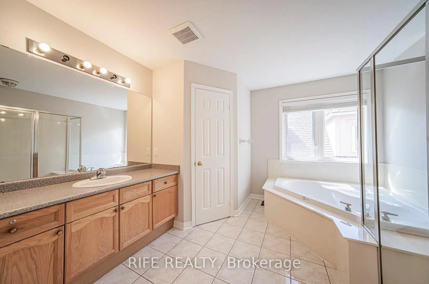 Photo 39 of 37 Burndenford Crescent, Markham, Markville — HOMEH