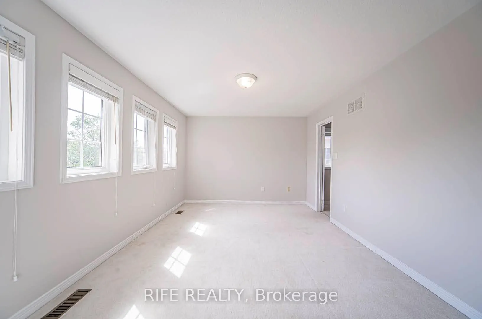 Photo 48 of 37 Burndenford Crescent, Markham, Markville — HOMEH