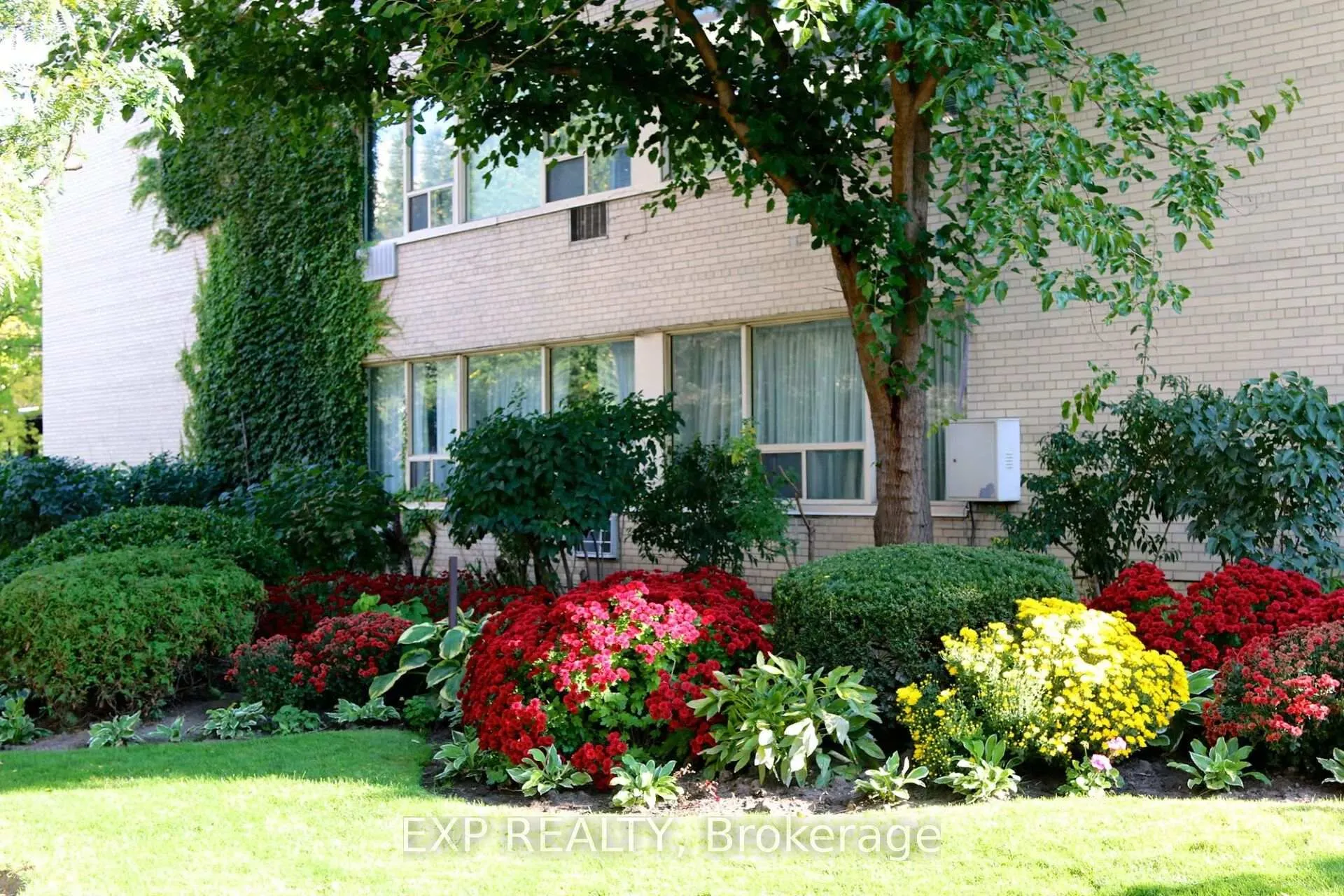 Photo 2 of Unit 711, 650 Briar Hill Avenue, Toronto, Forest Hill North — HOMEH
