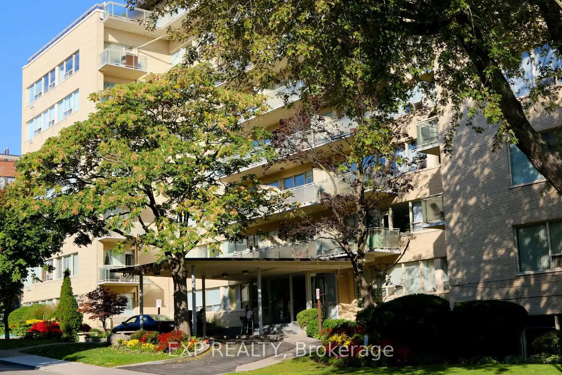 Front of Unit 802, 650 Briar Hill Avenue