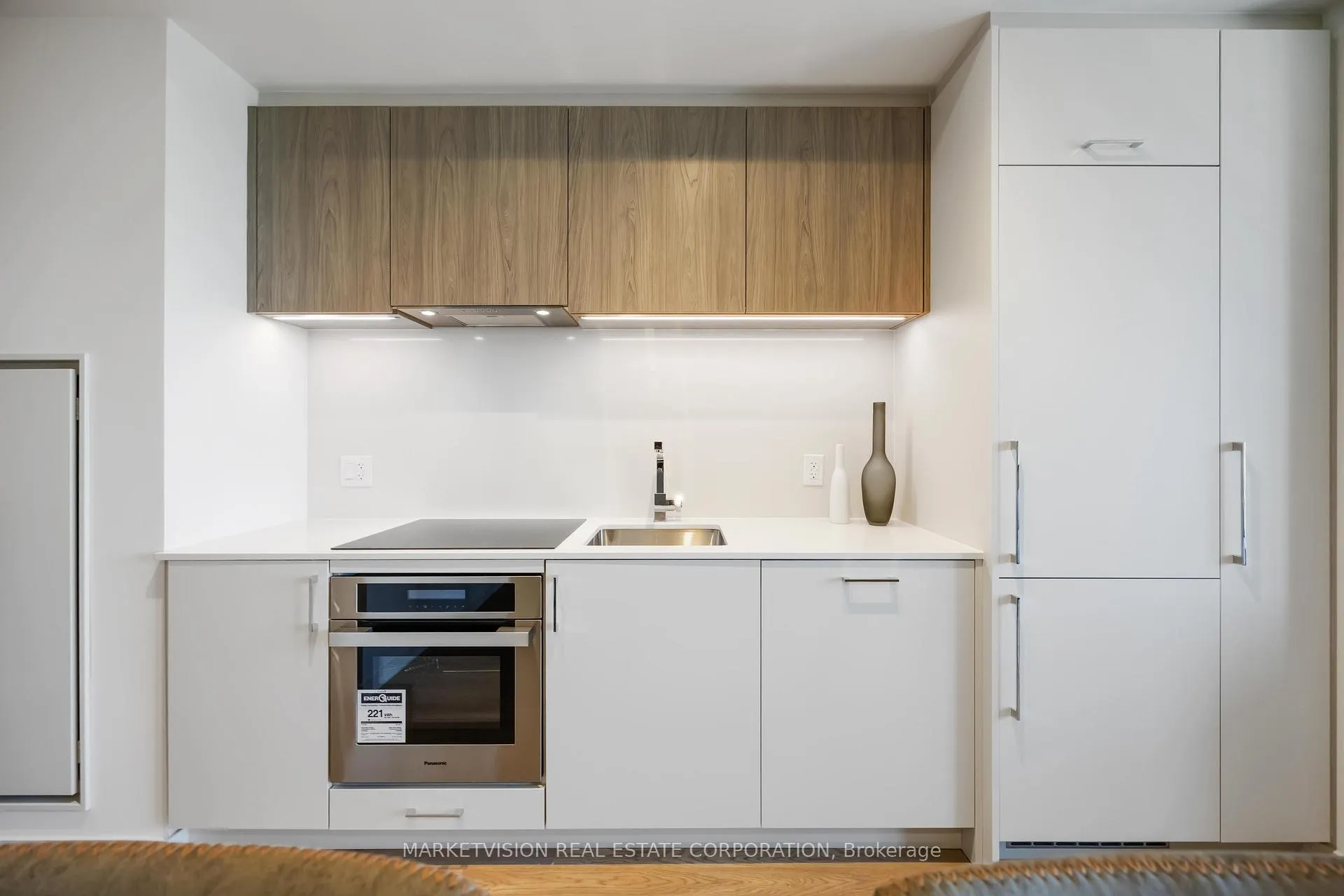 Photo 6 of Unit 716, 689 The Queensway, Etobicoke, Stonegate-Queensway — HOMEH