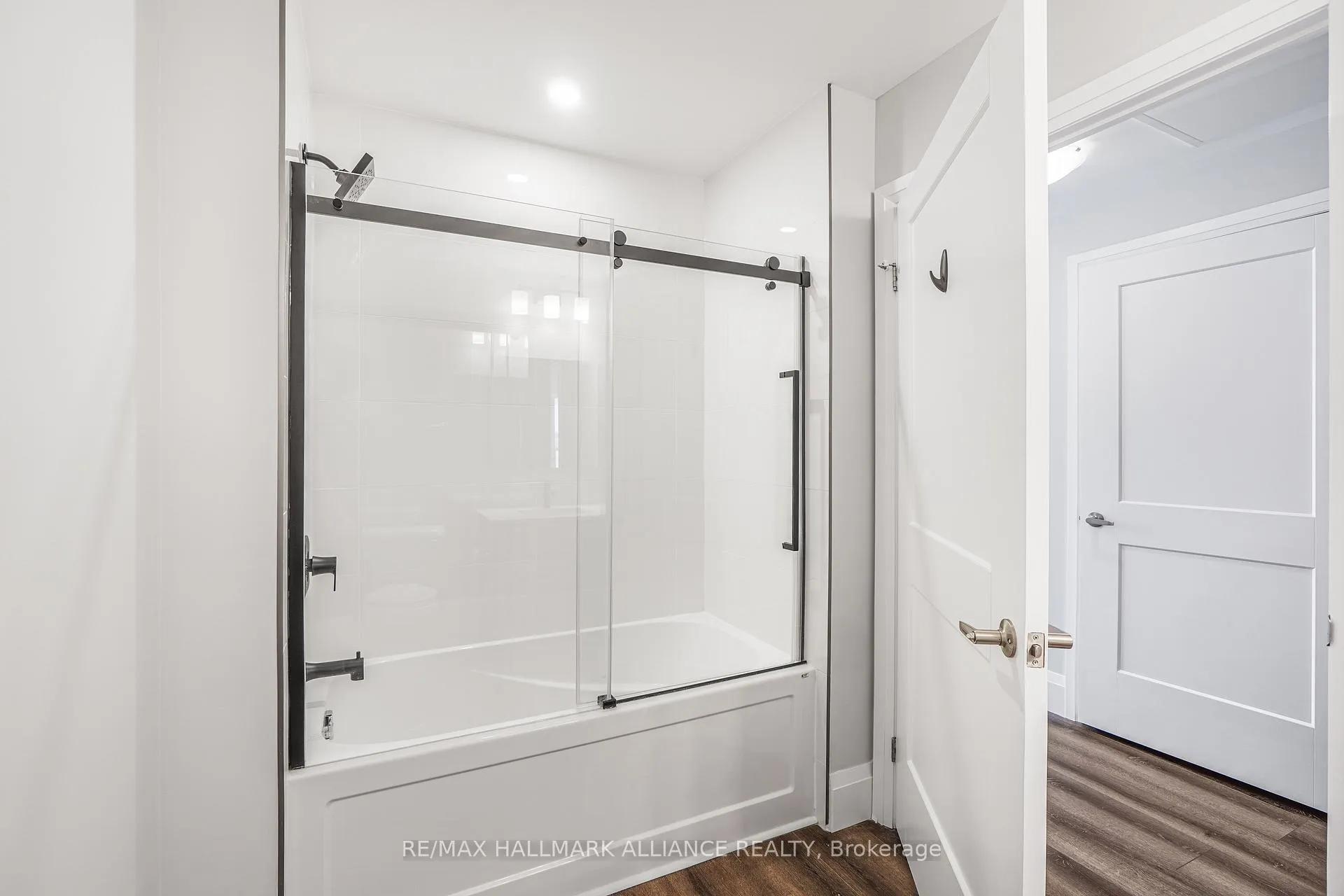 Photo 10 of Unit 604, 108 Garment Street, Kitchener — HOMEH