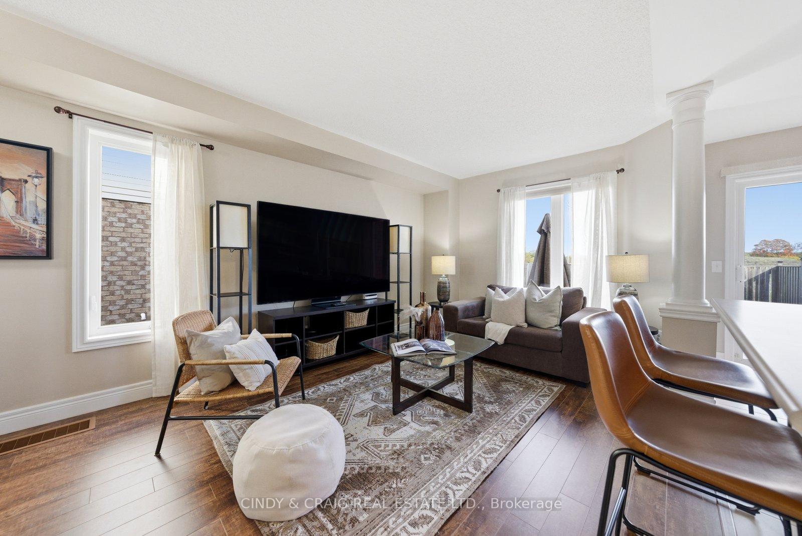 Photo 5 of 119 Dewell Crescent, Clarington, Courtice — HOMEH