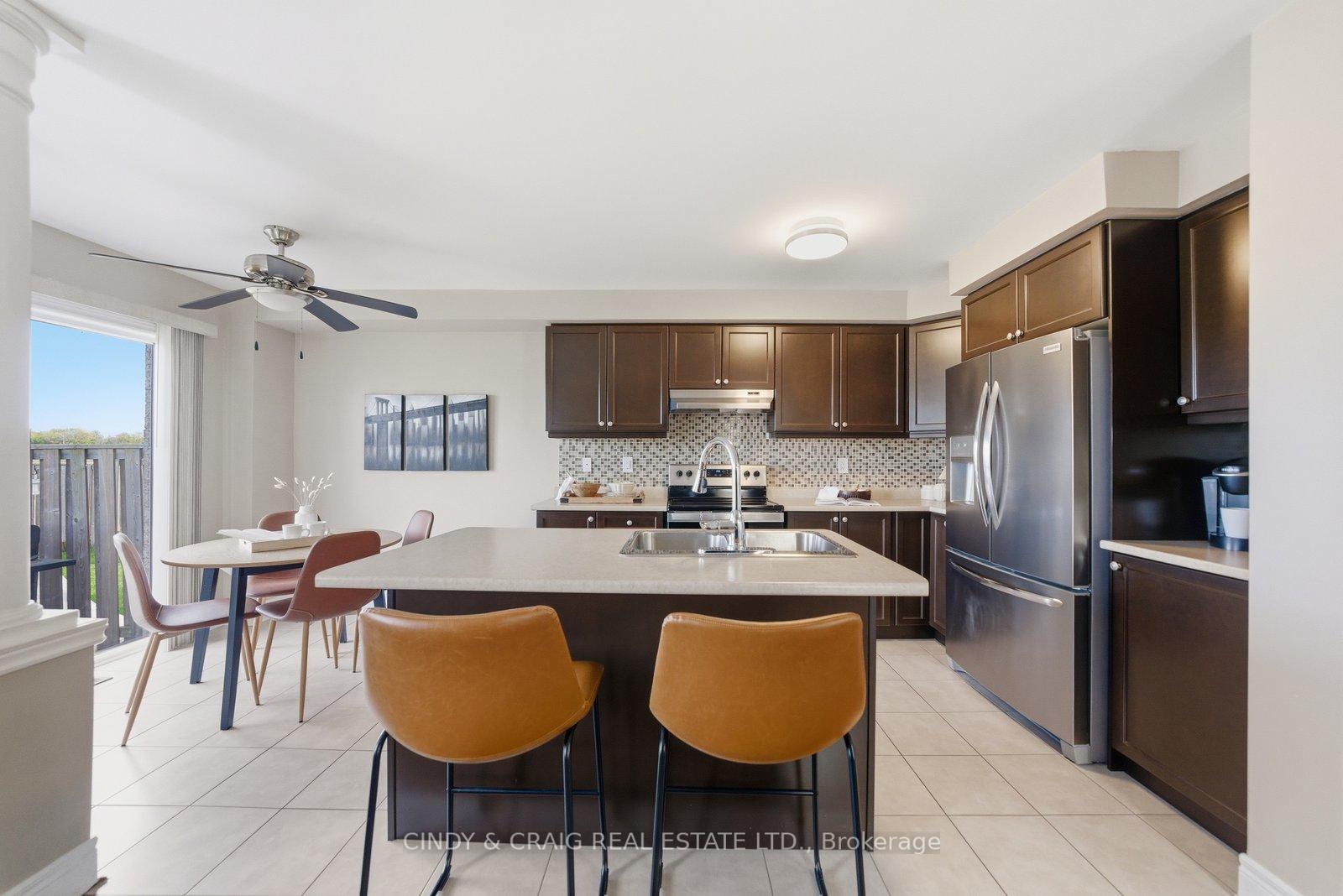 Photo 7 of 119 Dewell Crescent, Clarington, Courtice — HOMEH