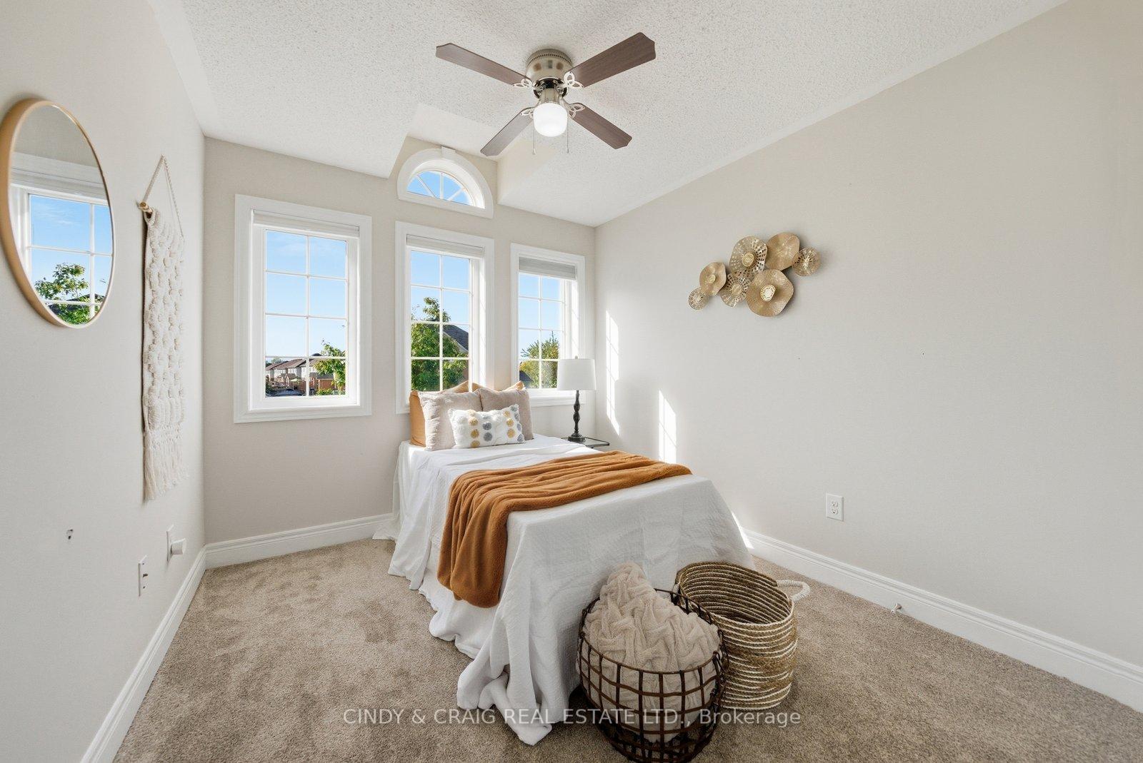 Photo 10 of 119 Dewell Crescent, Clarington, Courtice — HOMEH