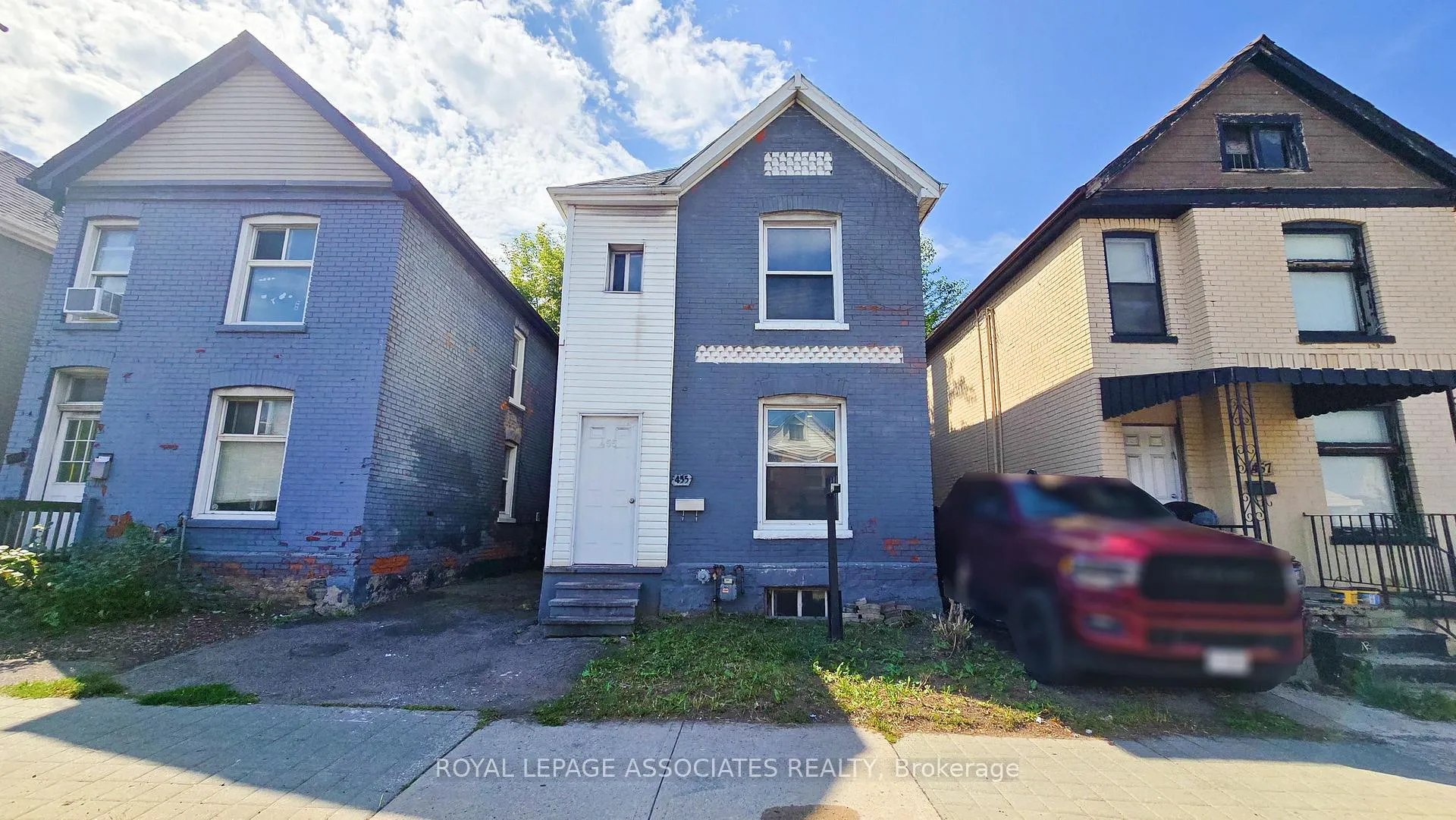 Front of 455 Main Street W