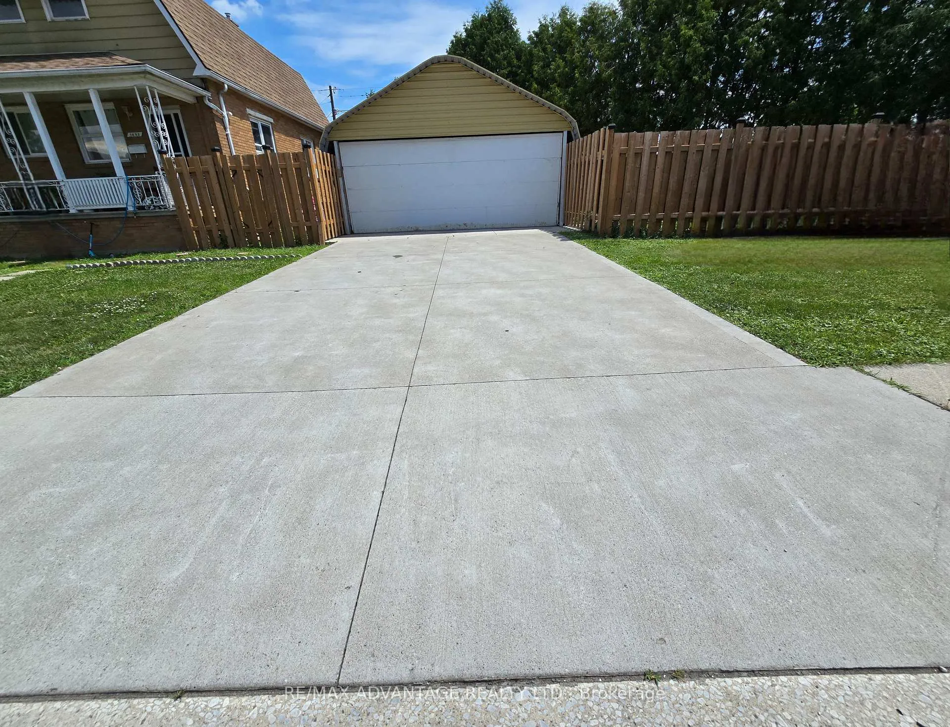 Photo 2 of 1692 Hall Avenue, Windsor — HOMEH