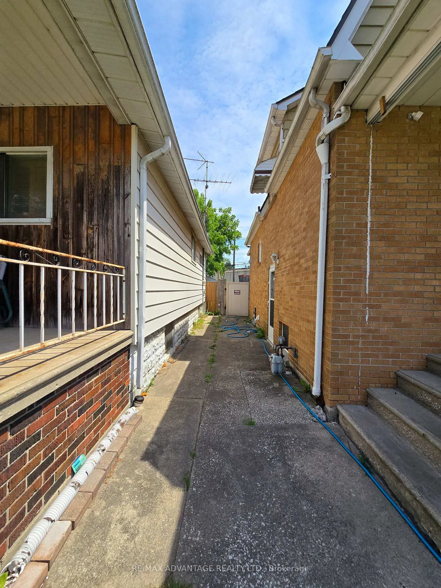 Photo 4 of 1692 Hall Avenue, Windsor — HOMEH