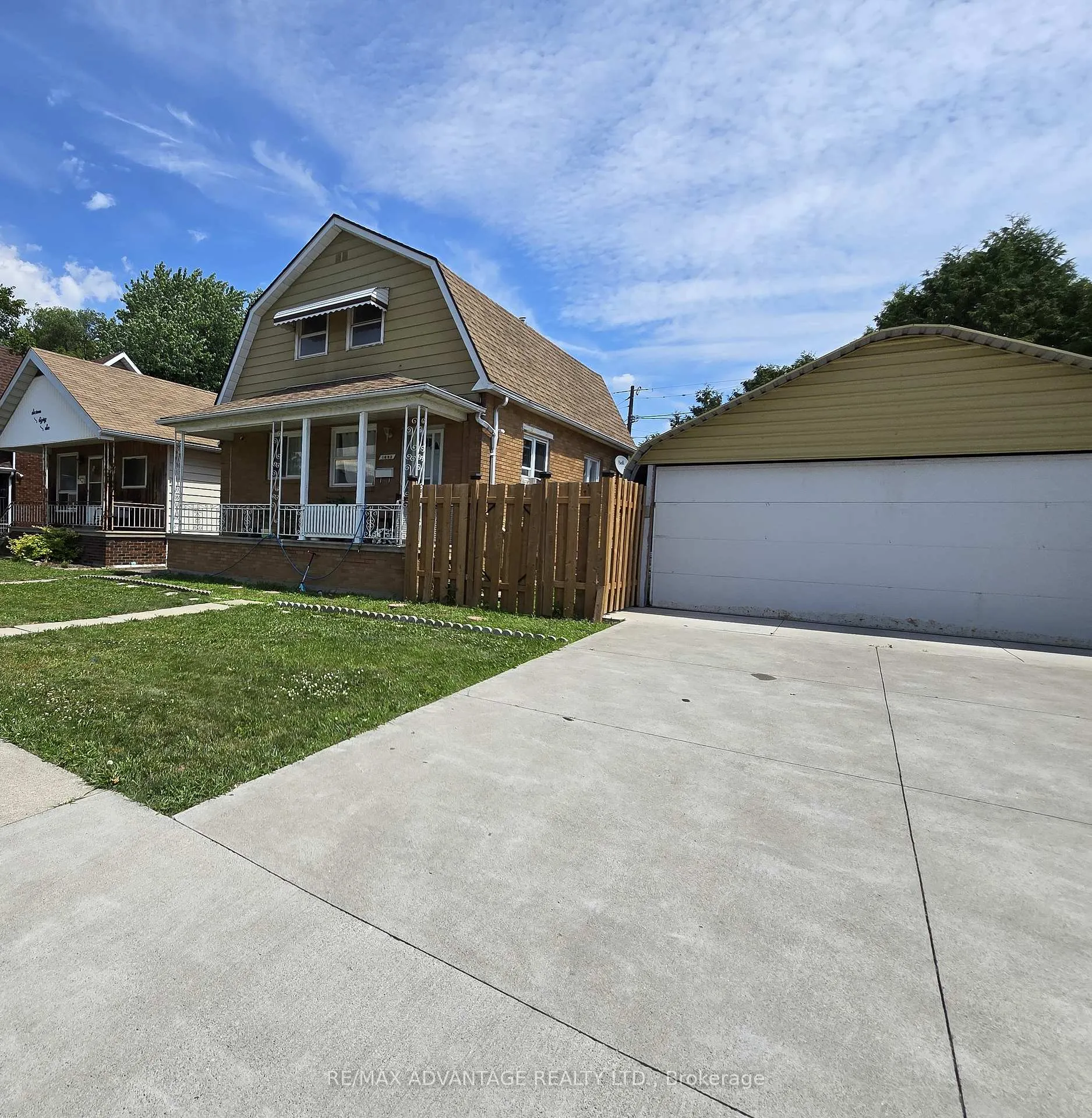 Photo 5 of 1692 Hall Avenue, Windsor — HOMEH