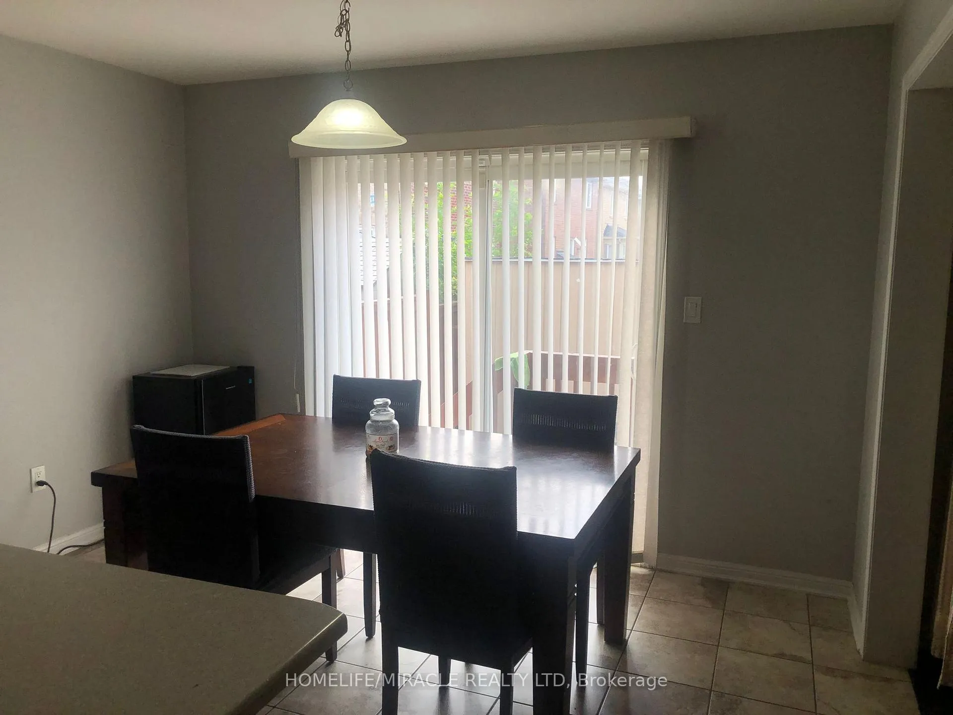 Photo 4 of 25 Seafair Crescent, Brampton, Fletcher's West — HOMEH