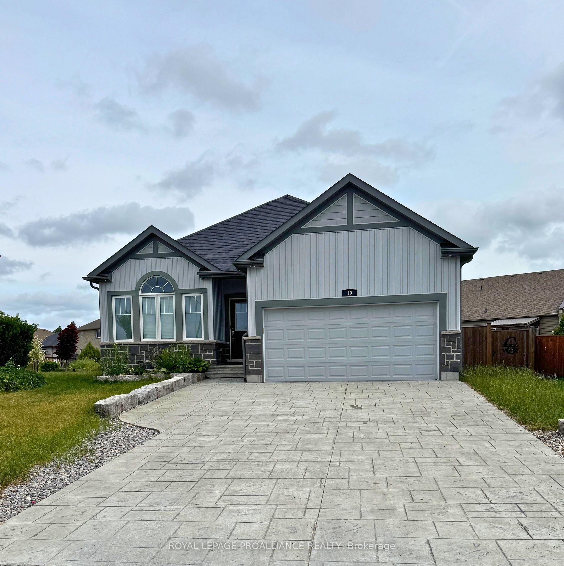 Front of 10 Walnut Crescent