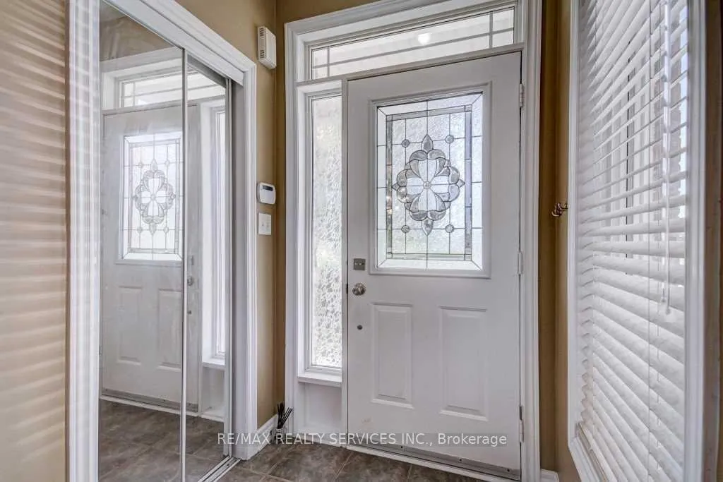 Photo 3 of 19 Putnam Drive, Brampton, Fletcher's Meadow — HOMEH