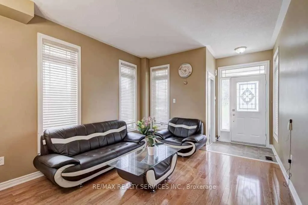 Photo 4 of 19 Putnam Drive, Brampton, Fletcher's Meadow — HOMEH