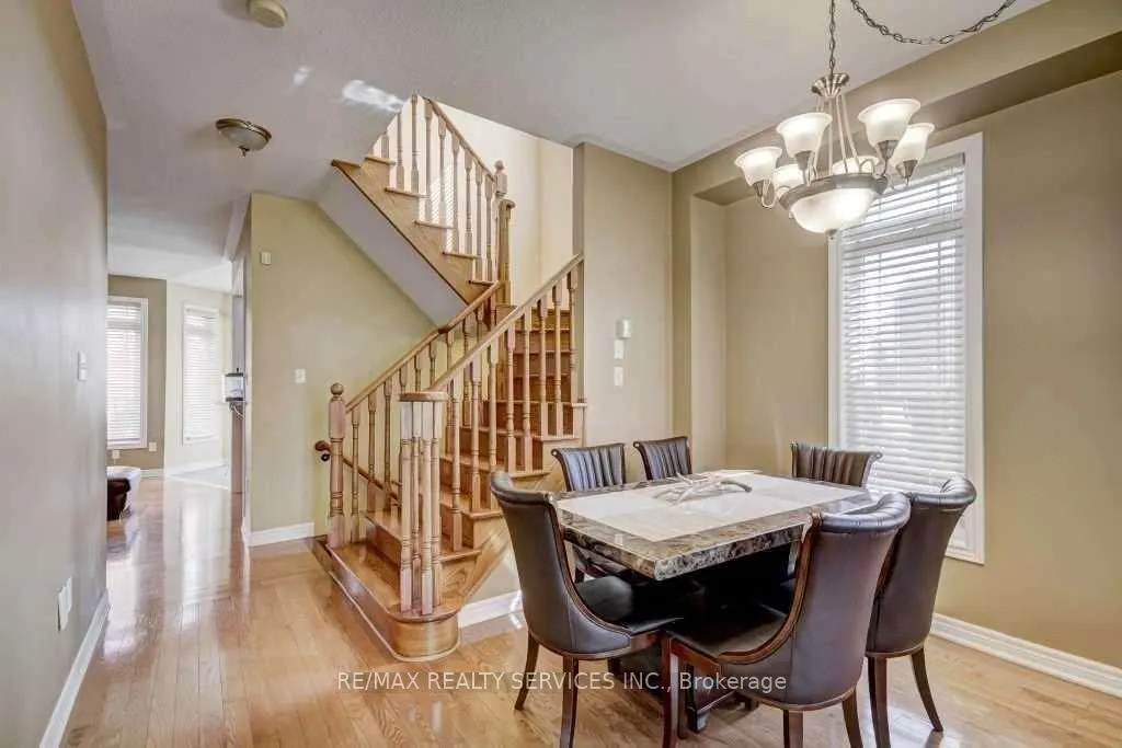 Photo 5 of 19 Putnam Drive, Brampton, Fletcher's Meadow — HOMEH