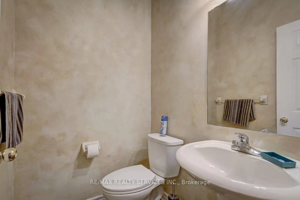 Photo 7 of 19 Putnam Drive, Brampton, Fletcher's Meadow — HOMEH