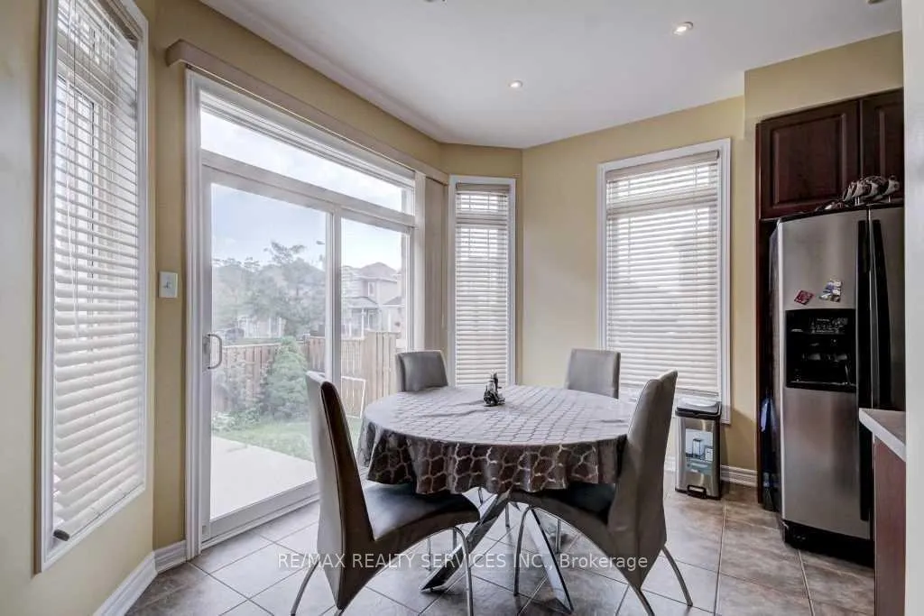 Photo 10 of 19 Putnam Drive, Brampton, Fletcher's Meadow — HOMEH