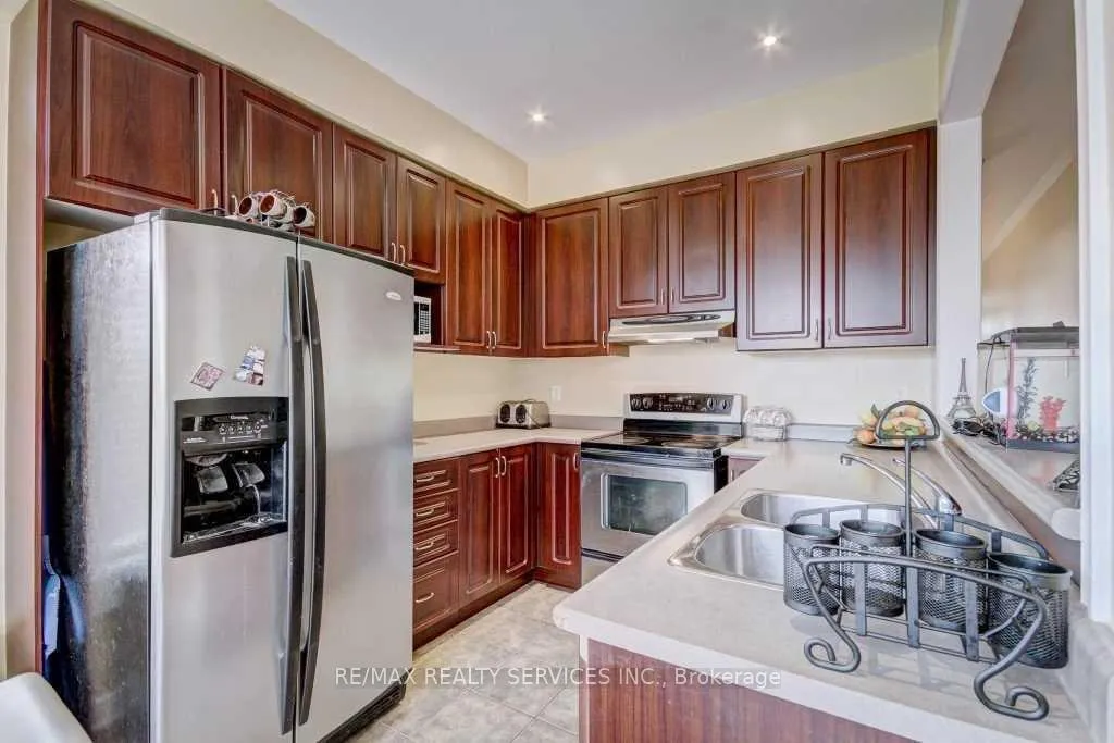 Photo 11 of 19 Putnam Drive, Brampton, Fletcher's Meadow — HOMEH
