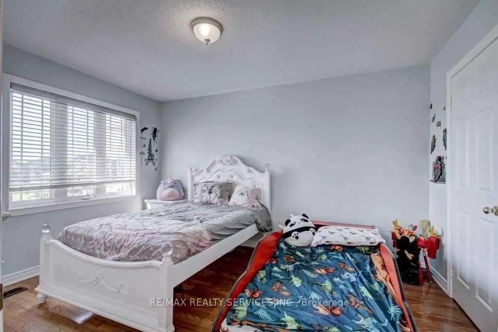 Photo 14 of 19 Putnam Drive, Brampton, Fletcher's Meadow — HOMEH