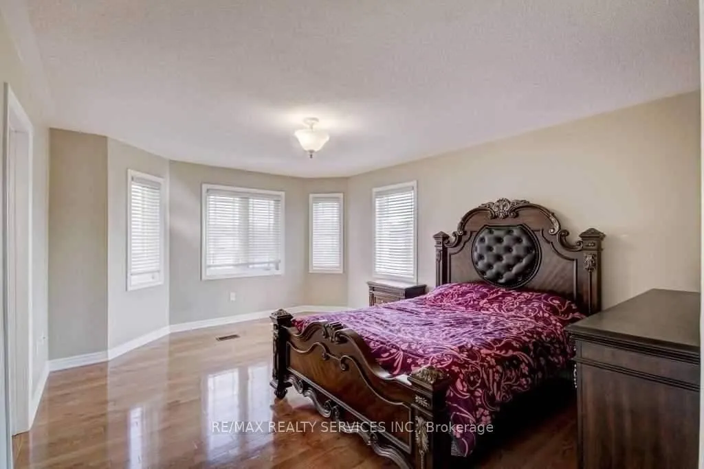 Photo 16 of 19 Putnam Drive, Brampton, Fletcher's Meadow — HOMEH