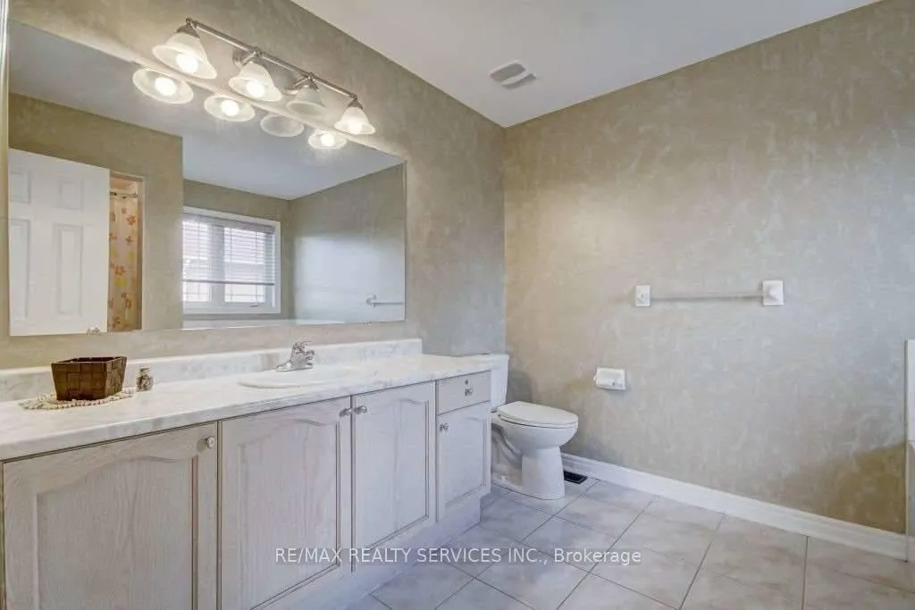 Photo 17 of 19 Putnam Drive, Brampton, Fletcher's Meadow — HOMEH