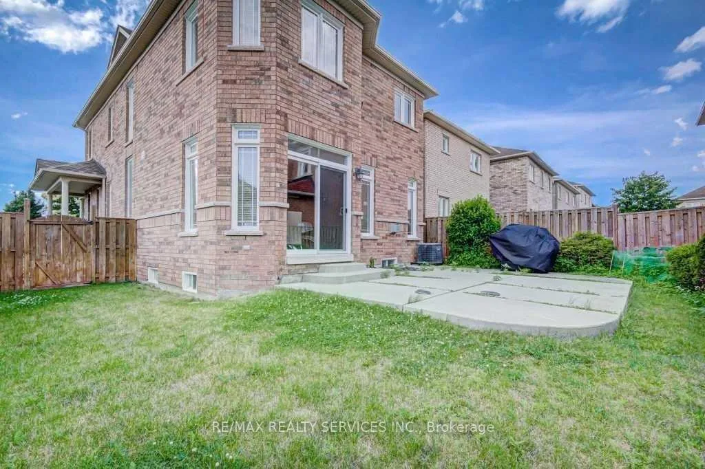Photo 20 of 19 Putnam Drive, Brampton, Fletcher's Meadow — HOMEH
