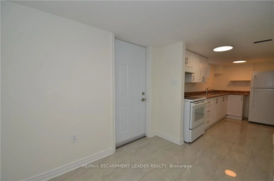 Photo 5 of Unit B, 880 Upper Sherman Avenue, Hamilton, Thorner — HOMEH