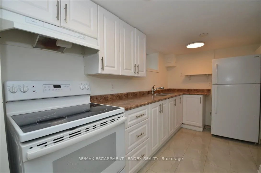Photo 7 of Unit B, 880 Upper Sherman Avenue, Hamilton, Thorner — HOMEH